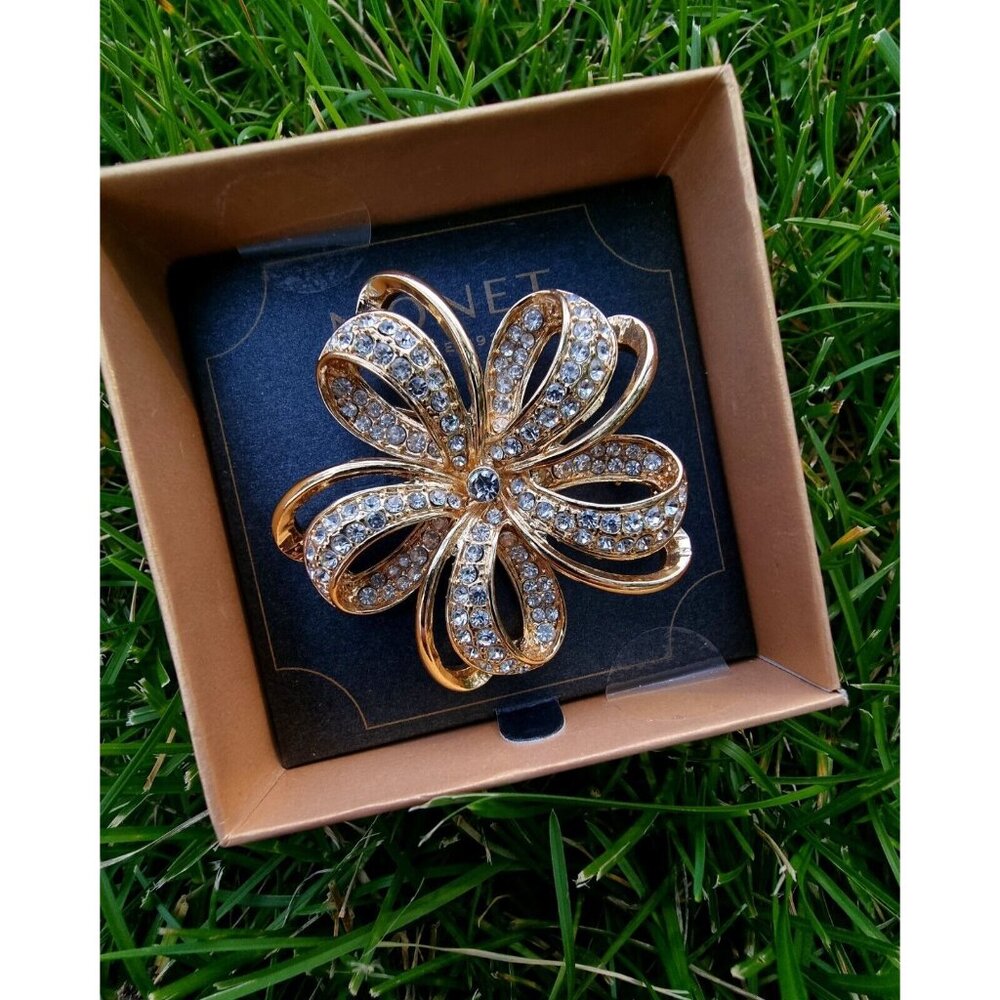 Monet Rhinestone Gold Tone Brooch Bow Flower In New Box